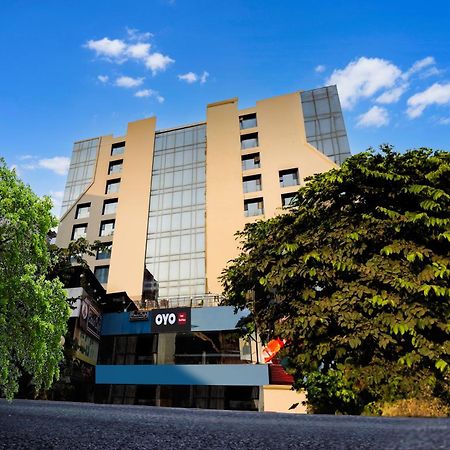 Hotel O Neek Palace Ахмедабад Экстерьер фото